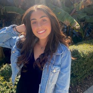 Meet your Posher, Adriana